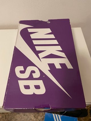 Zapatillas Nike grises y blancas