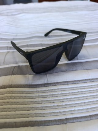 Gafas de sol negras marca Ironman