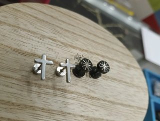 2 pares de pendientes acero quirúrgico cruz