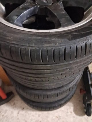 4. Llantas de Aluminio Ford con Cubiertas.