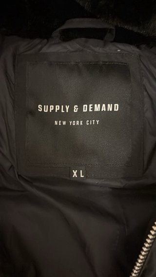 Cazadora Supply & Demand Negra