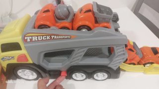 Camión Transportador de Juguete con Coches