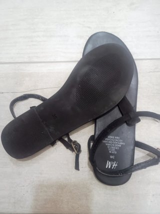 Sandalias planas negras