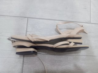 Sandalias planas beige