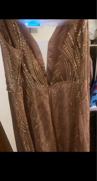 Vestido de fiesta dorado y rosa