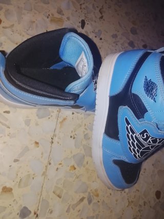 Zapatillas Jordan nr 34  Originales Azul y Negro