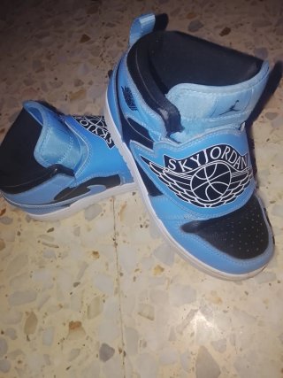 Zapatillas Jordan nr 34  Originales Azul y Negro