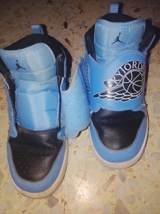 Zapatillas Jordan nr 34  Originales Azul y Negro