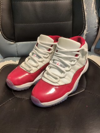Jordan 11 Rojo y Blanco