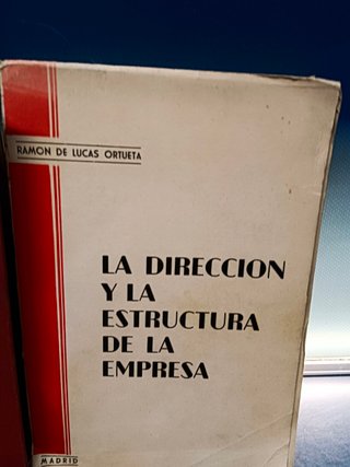 7 libros, sobre contabilidad, organización y dirección de empresa (años 30-60)