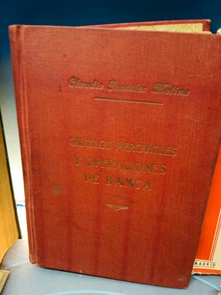 7 libros, sobre contabilidad, organización y dirección de empresa (años 30-60)