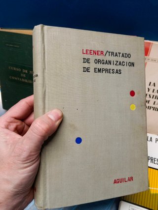 7 libros, sobre contabilidad, organización y dirección de empresa (años 30-60)