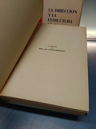 7 libros, sobre contabilidad, organización y dirección de empresa (años 30-60)