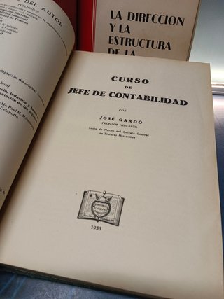 7 libros, sobre contabilidad, organización y dirección de empresa (años 30-60)