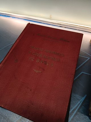 7 libros, sobre contabilidad, organización y dirección de empresa (años 30-60)