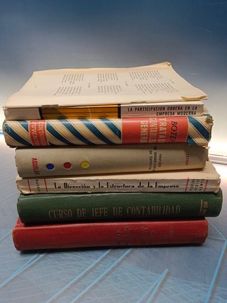 7 libros, sobre contabilidad, organización y dirección de empresa (años 30-60)