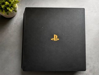 Consola PS4 Pro + 2 Mandos
