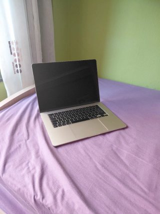 MacBook Air 15", M2, 16GB, 1TB SSD. STARLIGHT