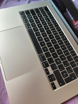 MacBook Air 15", M2, 16GB, 1TB SSD. STARLIGHT