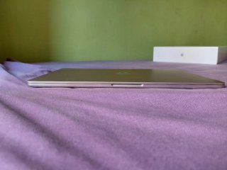 MacBook Air 15", M2, 16GB, 1TB SSD. STARLIGHT