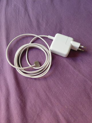 MacBook Air 15", M2, 16GB, 1TB SSD. STARLIGHT