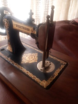 Máquina de coser Wertheim antigua