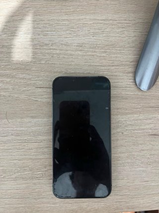 iPhone 13 Pro Gris - Pantalla Rota, no carga bien