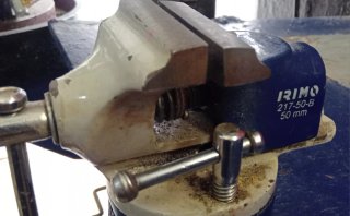 Banco de trabajo metálico azul taller