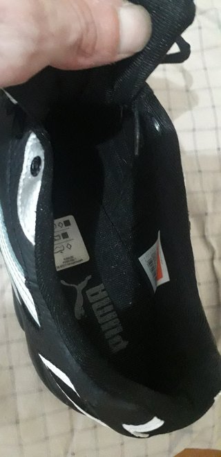 Zapatillas Puma Negras y Blancas Nuevas