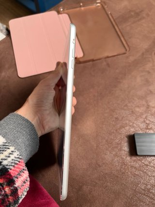 iPad Mini 2 64GB Blanco 2013 con funda rosa