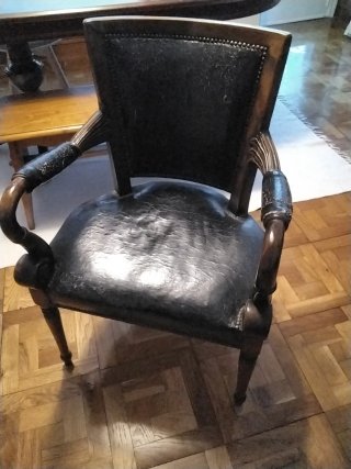 Silla de estudio cuero negro y madera