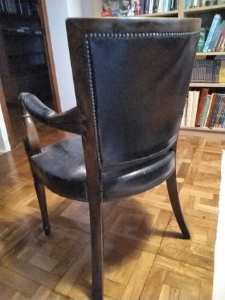 Silla de estudio cuero negro y madera