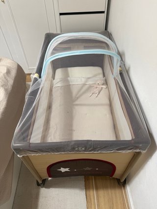 Cuna de viaje con mosquitera
