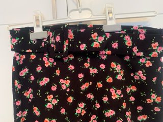 Falda larga floral con abertura
