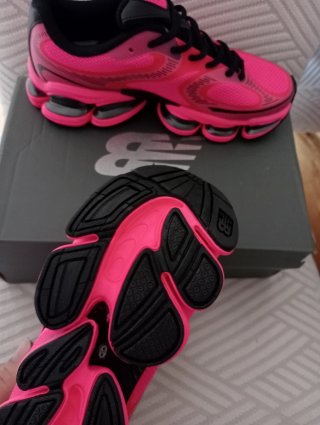 Zapatillas New Balance Rosa y Negra