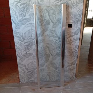 Mampara de bañera de cristal y metal