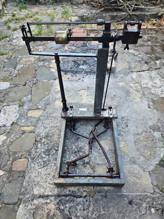 Antigua báscula de plataforma Montaña