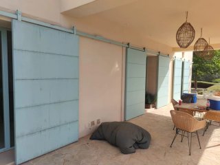 Puertas correderas de madera dobles
