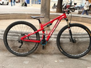 Bicicleta Specialized Roja Montaña llantas líquido