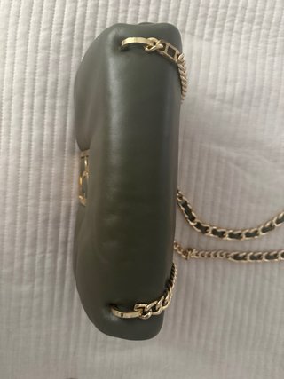 Bolso Purificación García verde con cadena dorada