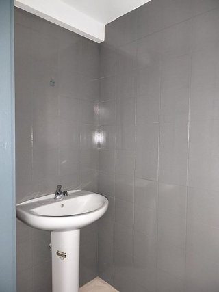 Local comercial en alquiler en Les Tres Torres en Barcelona