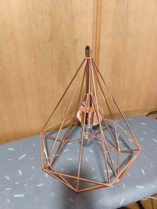 Lámpara colgante geométrica dorada