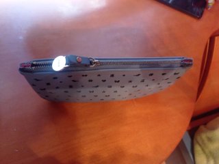 Cartera Tous gris con perforaciones