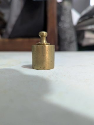 Pesa antigua latón 100 gramos