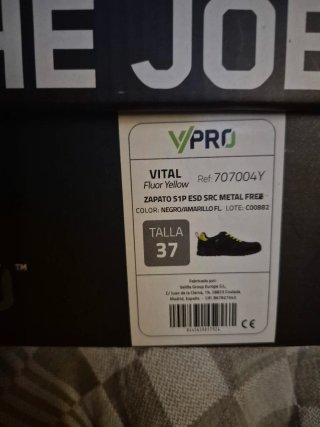 Zapato de seguridad negro y amarillo