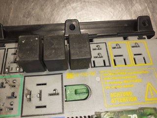 CAJA RELES / FUSIBLES OPEL VECTRA B BERLINA 2.0 D