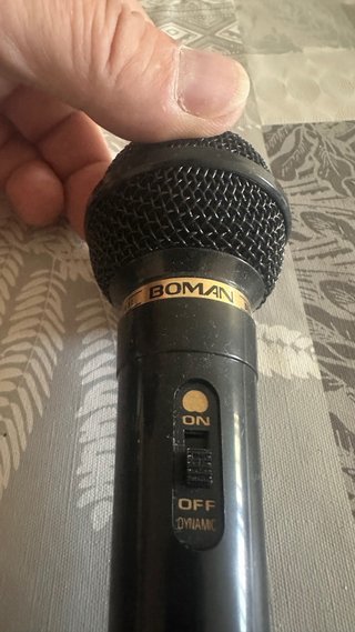 2 Micrófonos Negros con Cable