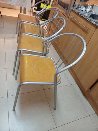 4 Sillas Cocina Metal y Madera, apilables.