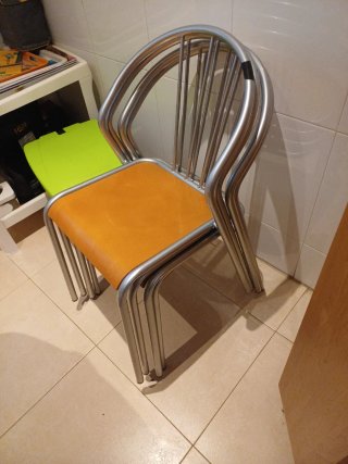 4 Sillas Cocina Metal y Madera, apilables.