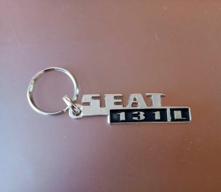 LLAVERO SEAT 131 L DE METAL CROMADO